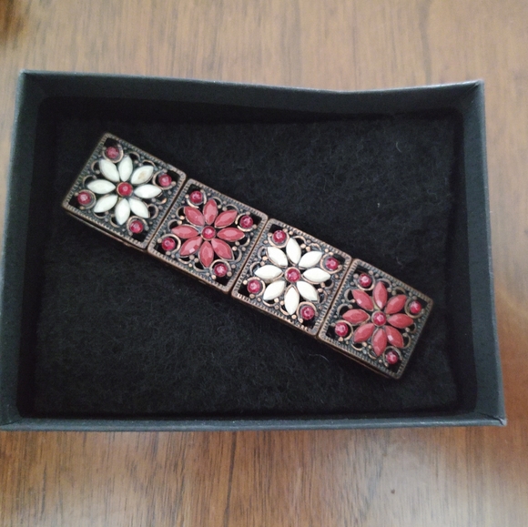 🏵️Flower Bracelet🏵️ - Picture 3 of 5